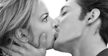 10 Passionate Kisses That You Should Know and Give