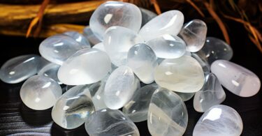 There are 5 amazing health benefits offered by clear quartz